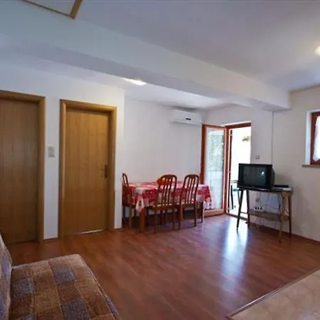 Katic Apartmán Vantacici